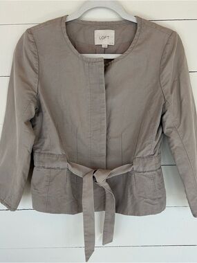 Loft Mushroom Gray Cropped and Belted  Utility Style Jacket Size 6P.